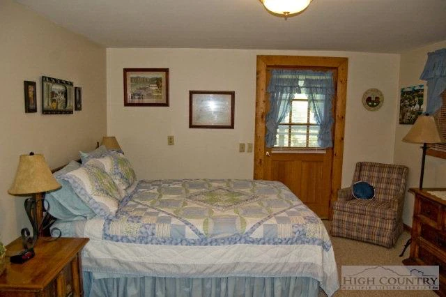 Image number 18 for the current listing