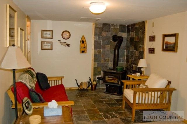 Image number 17 for the current listing