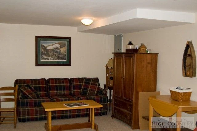 Image number 16 for the current listing