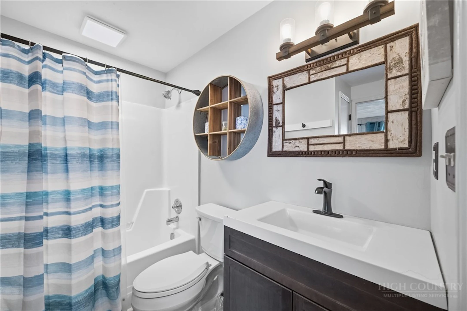Image number 2 for the current listing