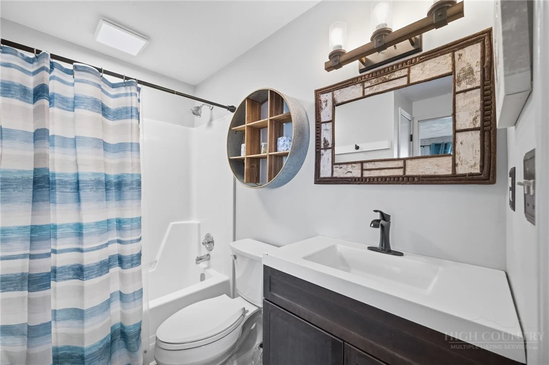 Image number 2 for the current listing
