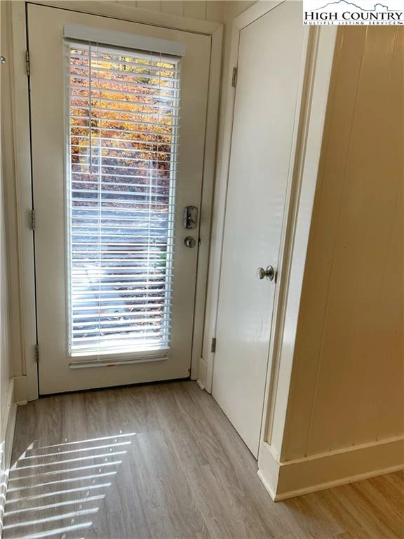 Image number 3 for the current listing