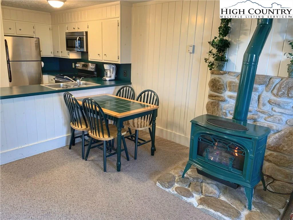 Image number 15 for the current listing