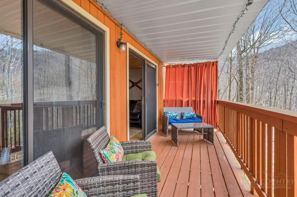 Image number 9 for the current listing