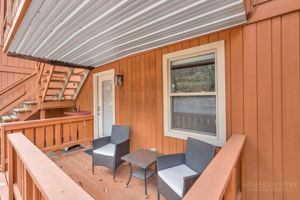 Image number 19 for the current listing