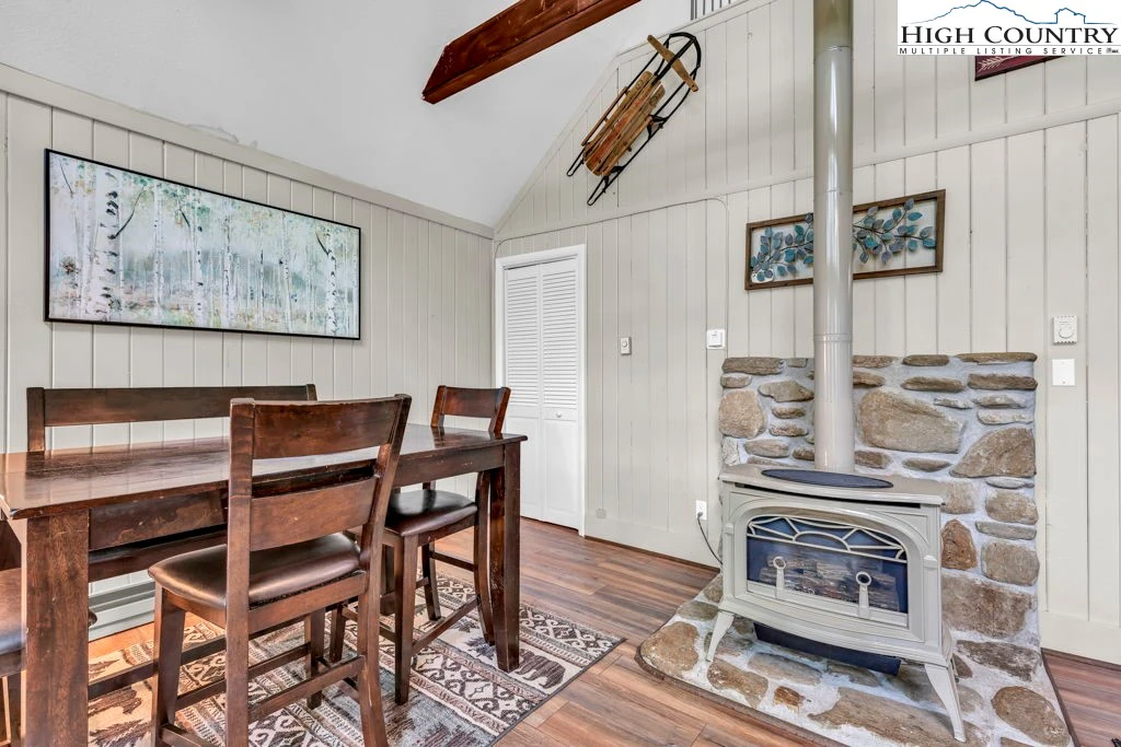 Image number 21 for the current listing