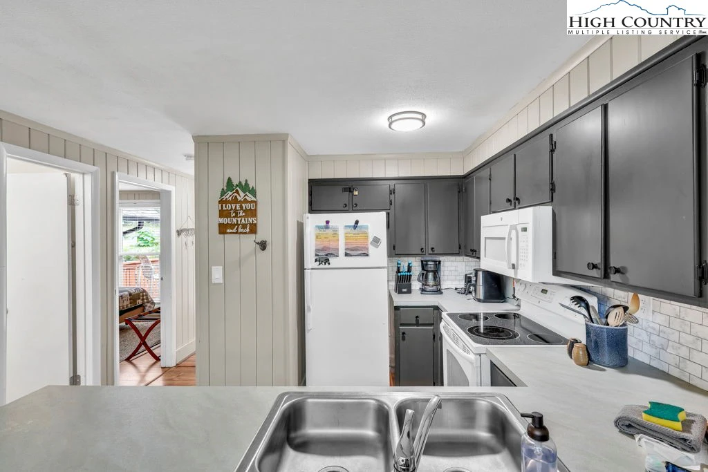 Image number 5 for the current listing