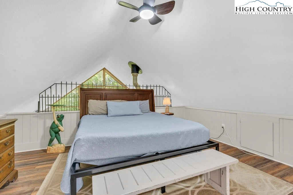 Image number 6 for the current listing