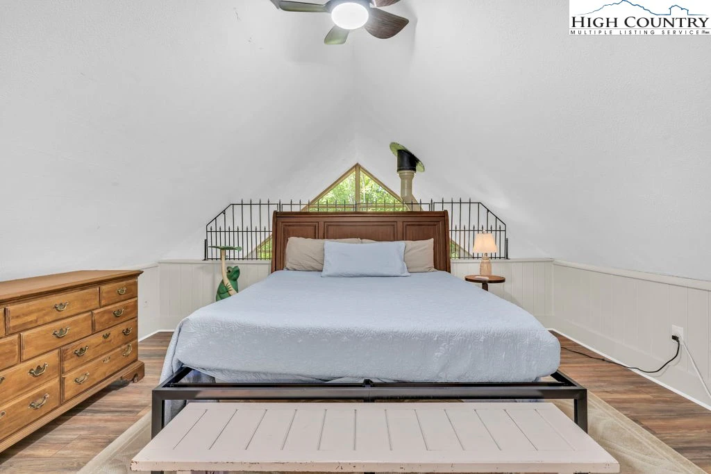 Image number 7 for the current listing