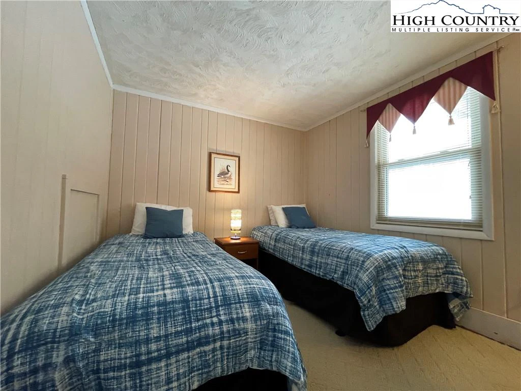 Image number 9 for the current listing