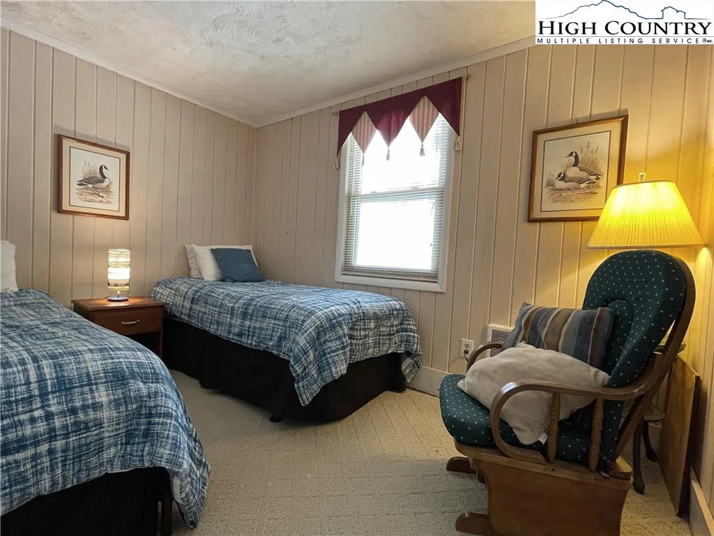 Image number 8 for the current listing
