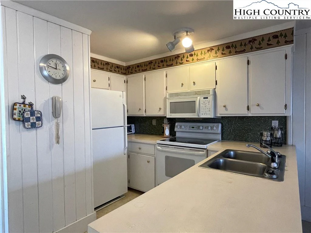Image number 20 for the current listing