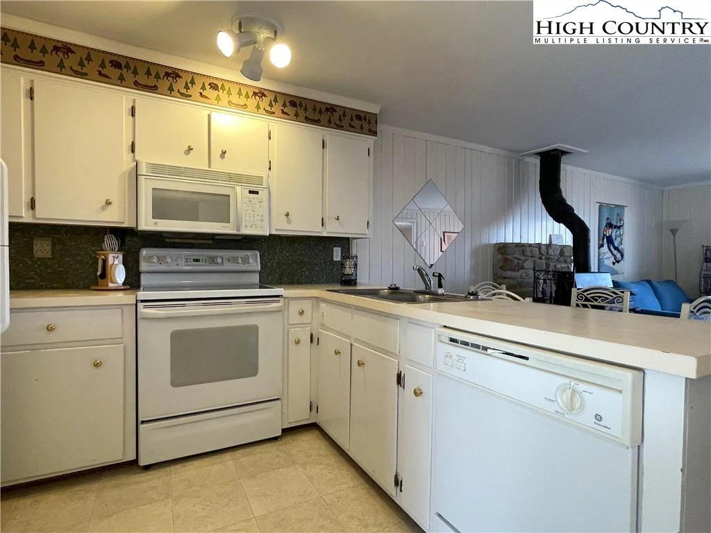 Image number 19 for the current listing