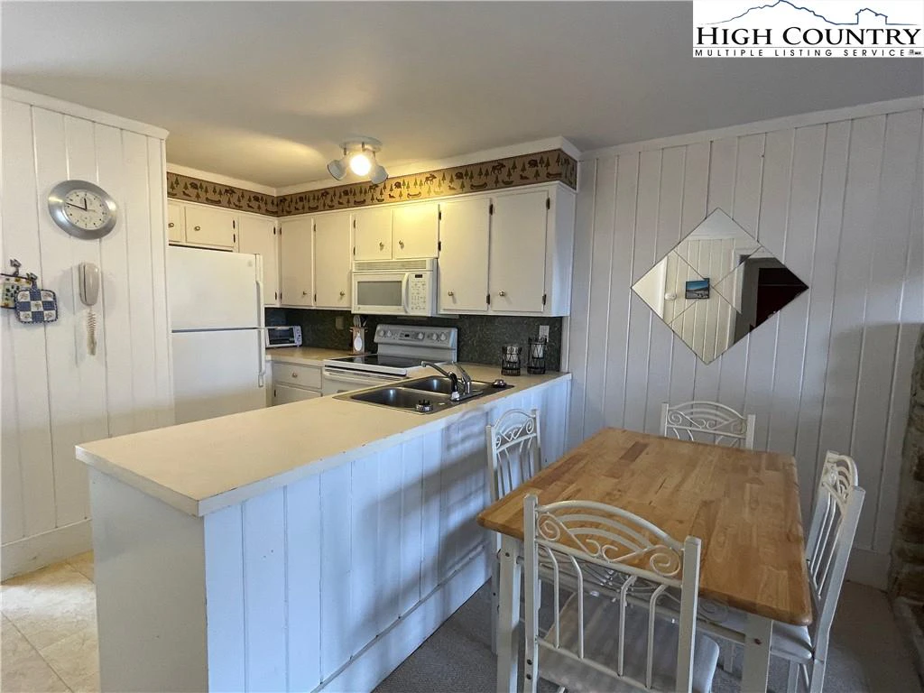 Image number 18 for the current listing
