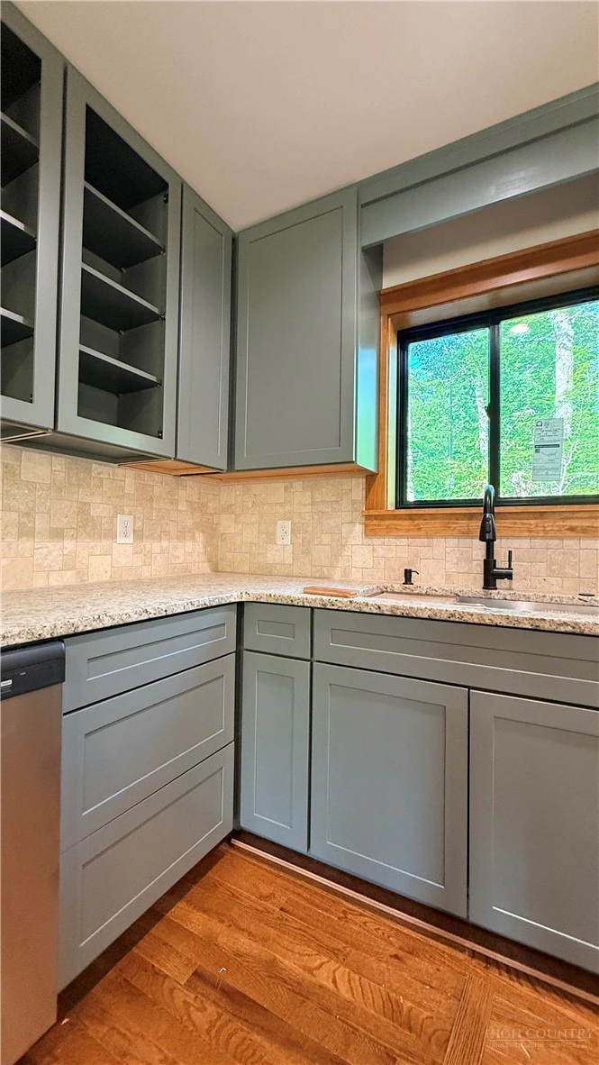 Image number 4 for the current listing