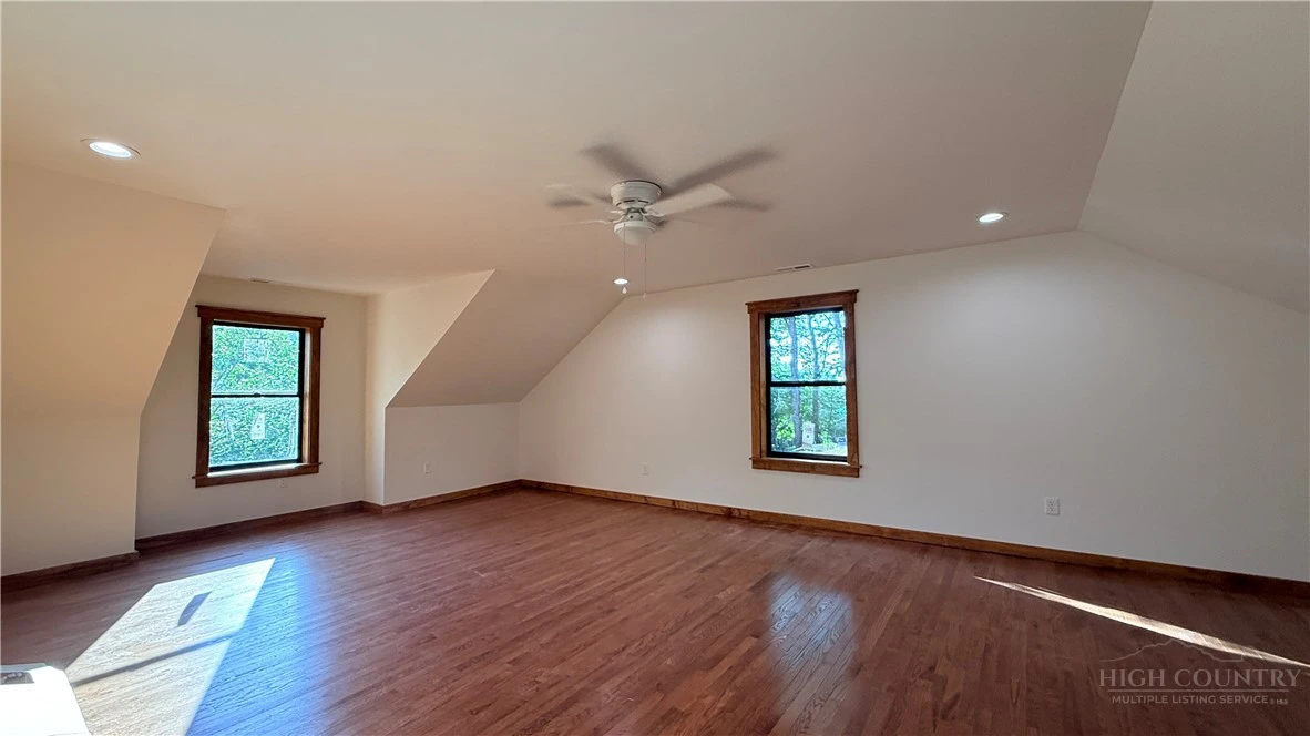 Image number 13 for the current listing