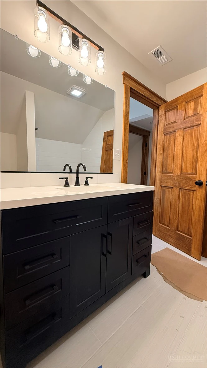 Image number 11 for the current listing