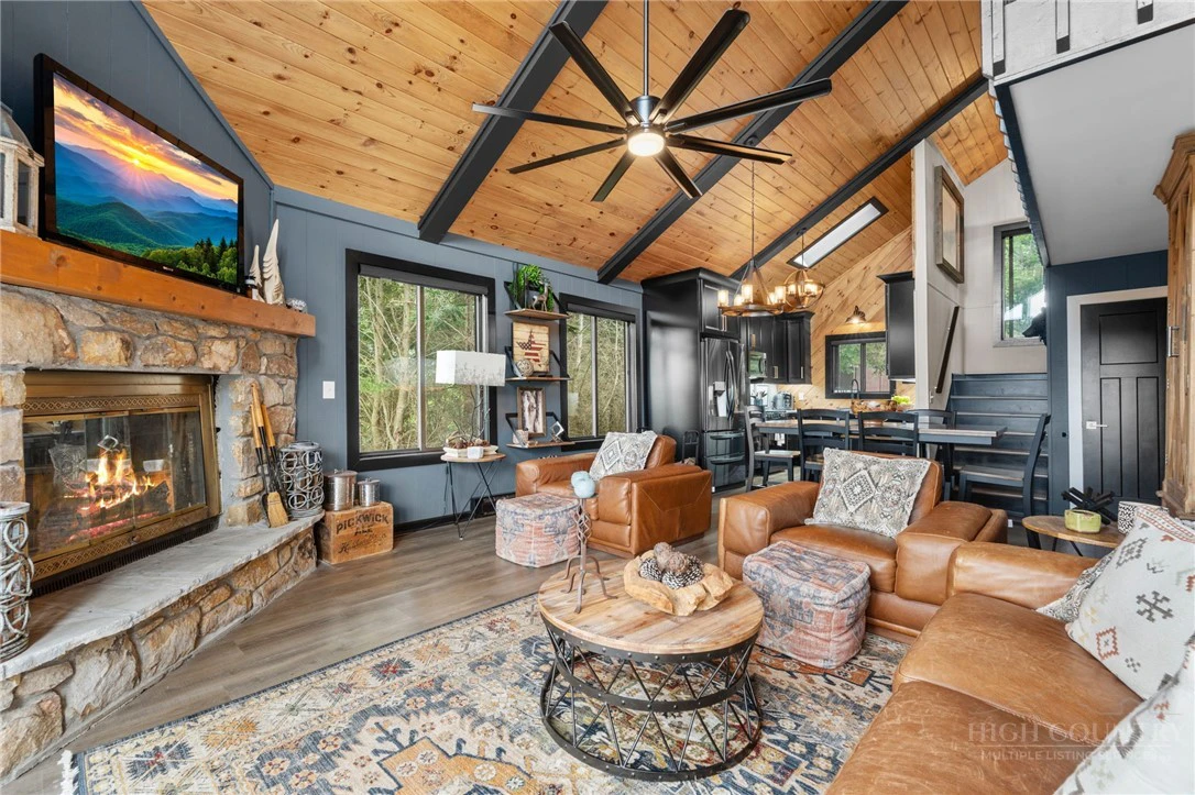 Image number 7 for the current listing
