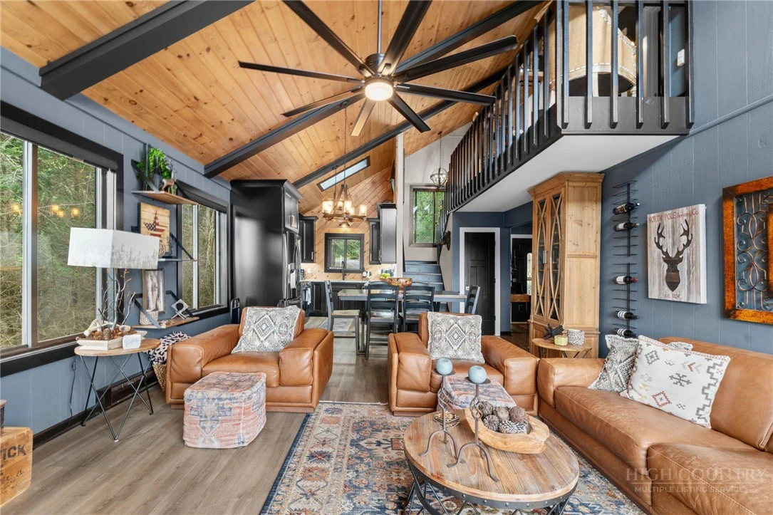 Image number 8 for the current listing