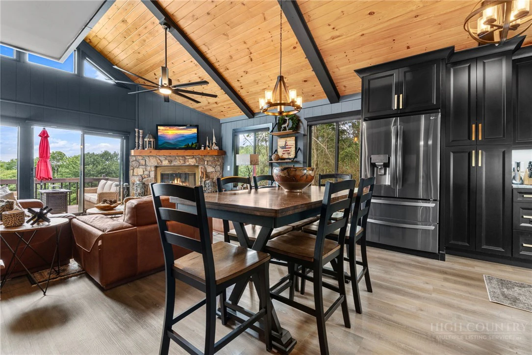 Image number 9 for the current listing
