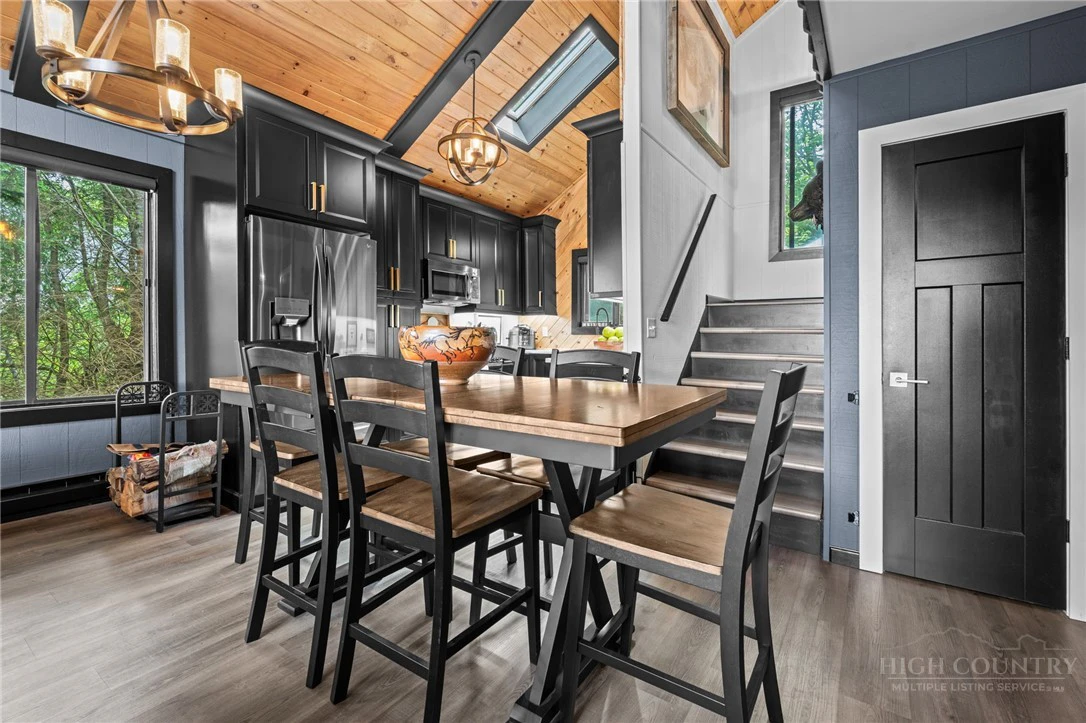 Image number 11 for the current listing