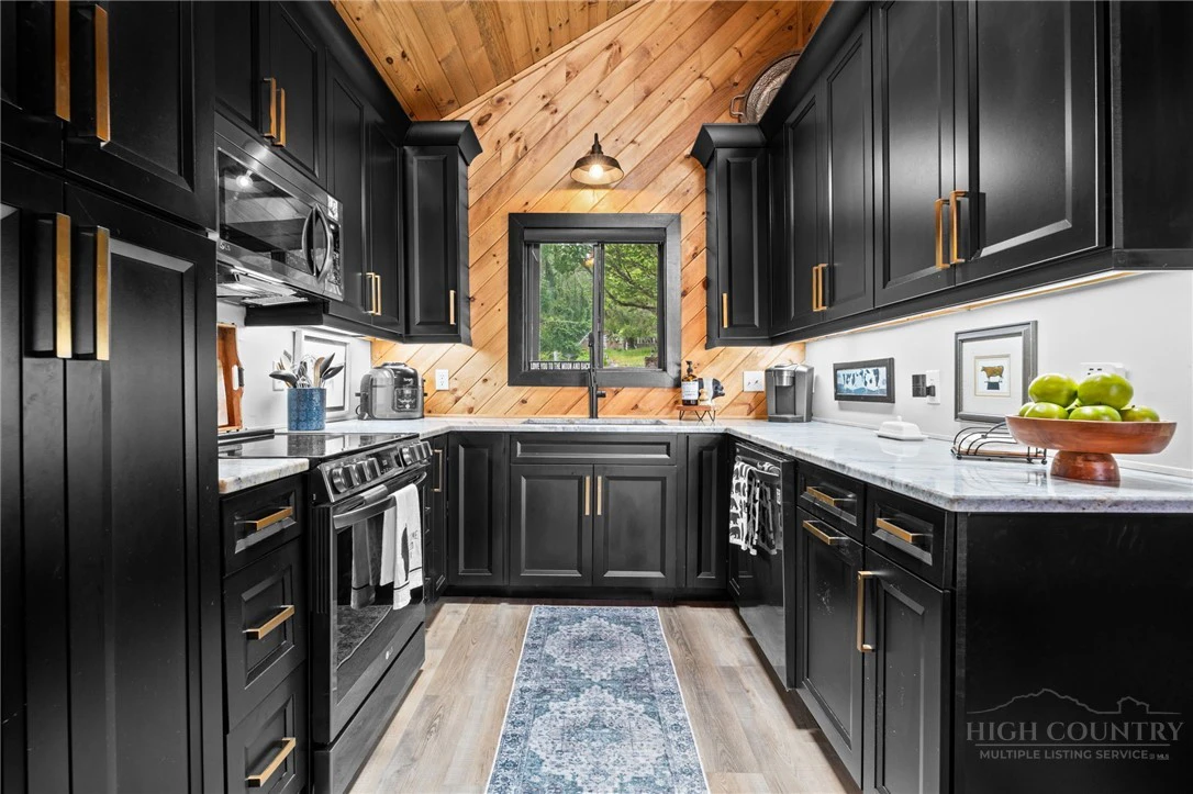 Image number 12 for the current listing