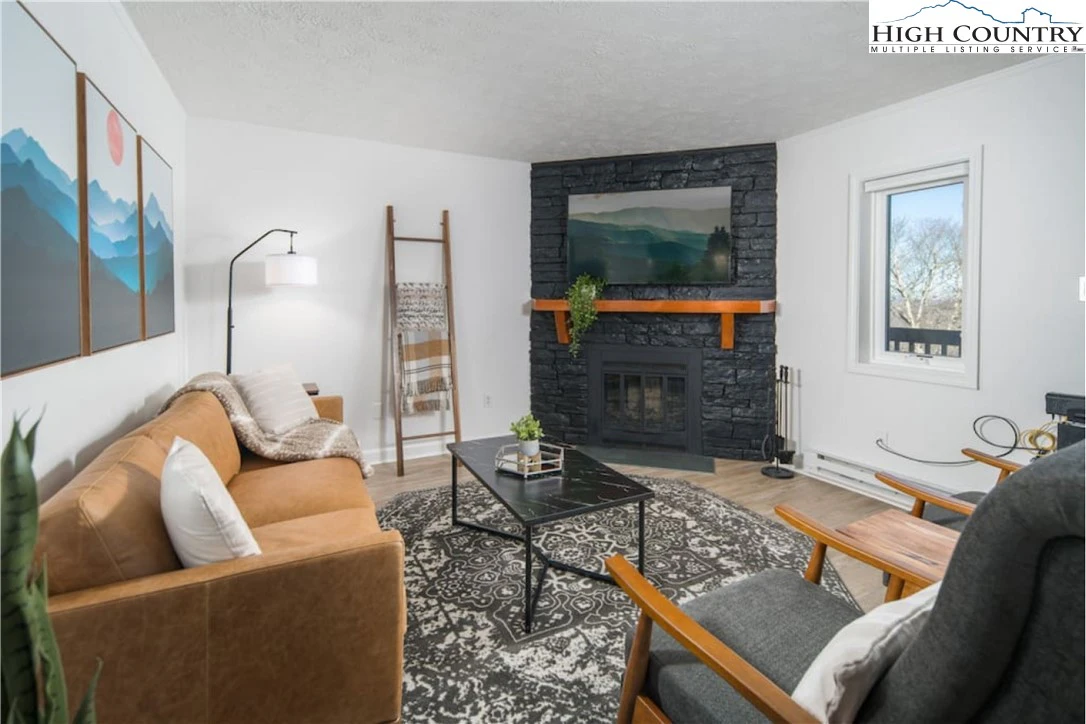 Image number 8 for the current listing