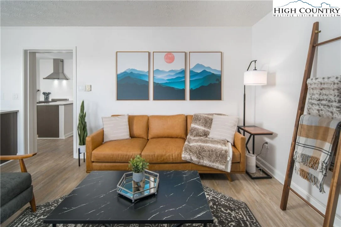 Image number 10 for the current listing