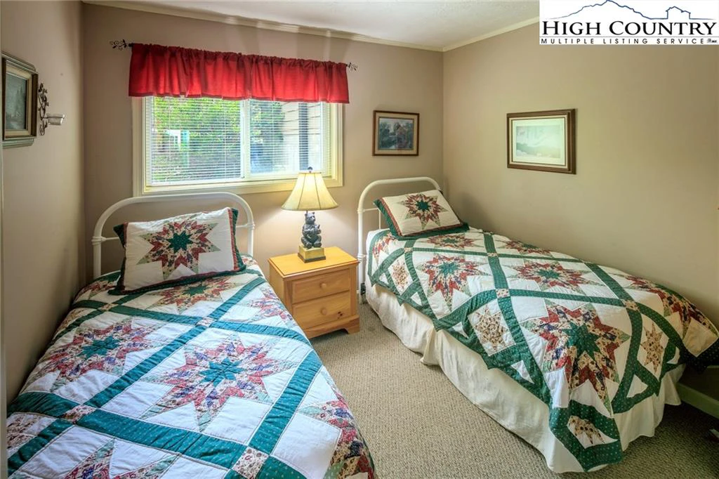Image number 7 for the current listing