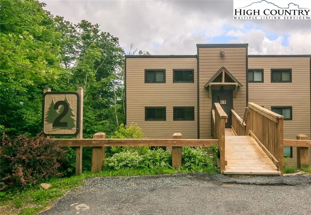 Image number 1 for the current listing