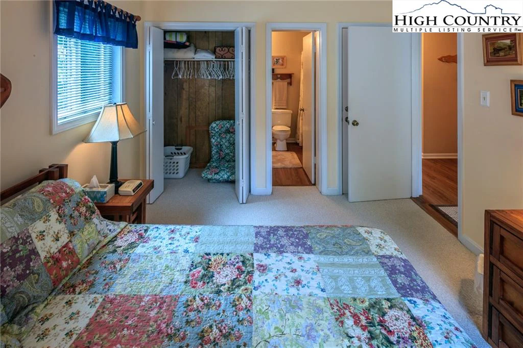 Image number 4 for the current listing