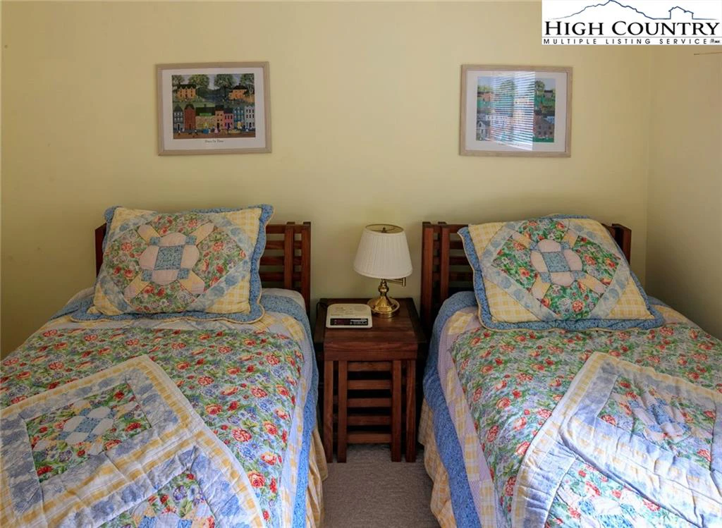 Image number 8 for the current listing