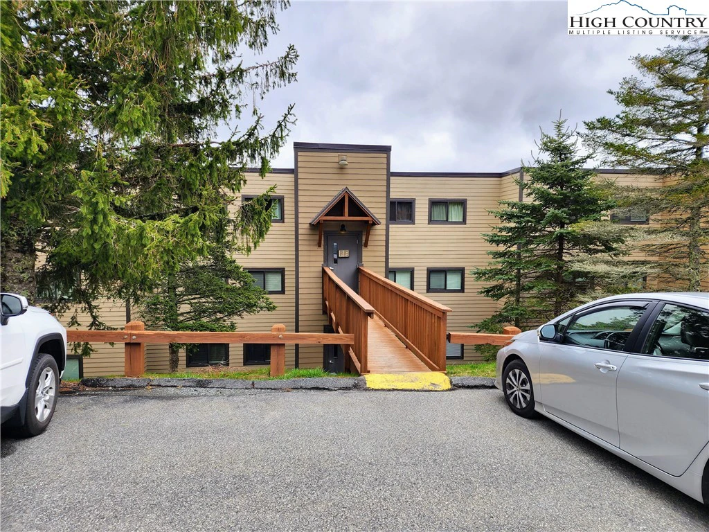 Image number 1 for the current listing