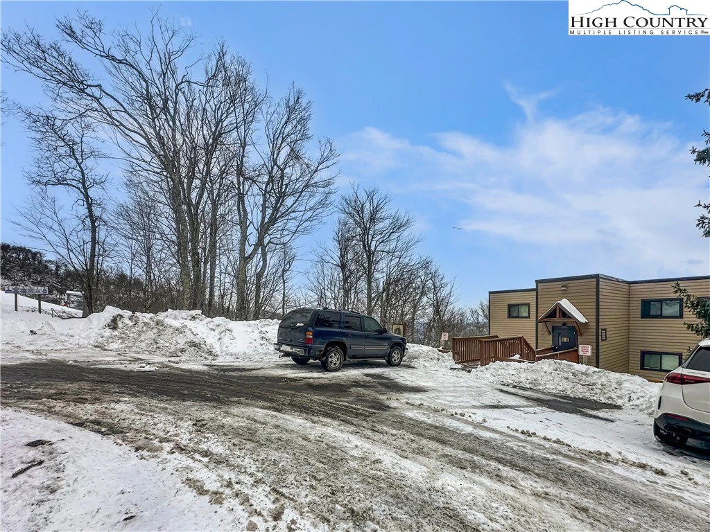 Image number 17 for the current listing
