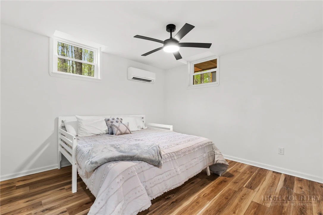 Image number 12 for the current listing
