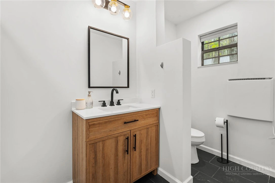 Image number 19 for the current listing