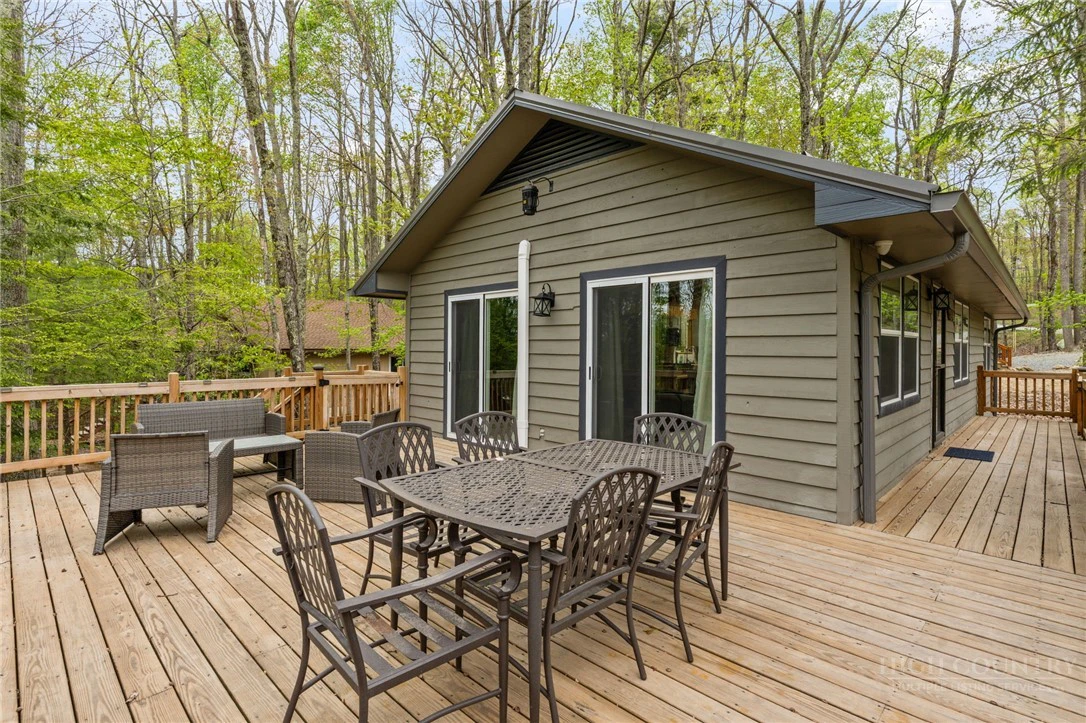 Image number 9 for the current listing