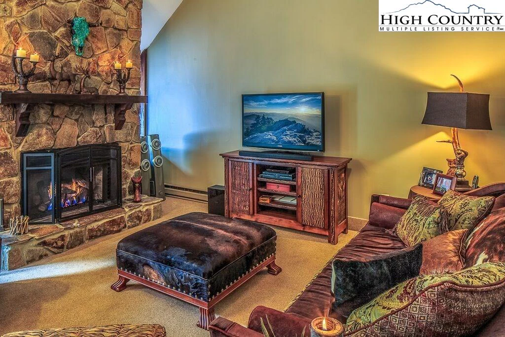 Image number 1 for the current listing
