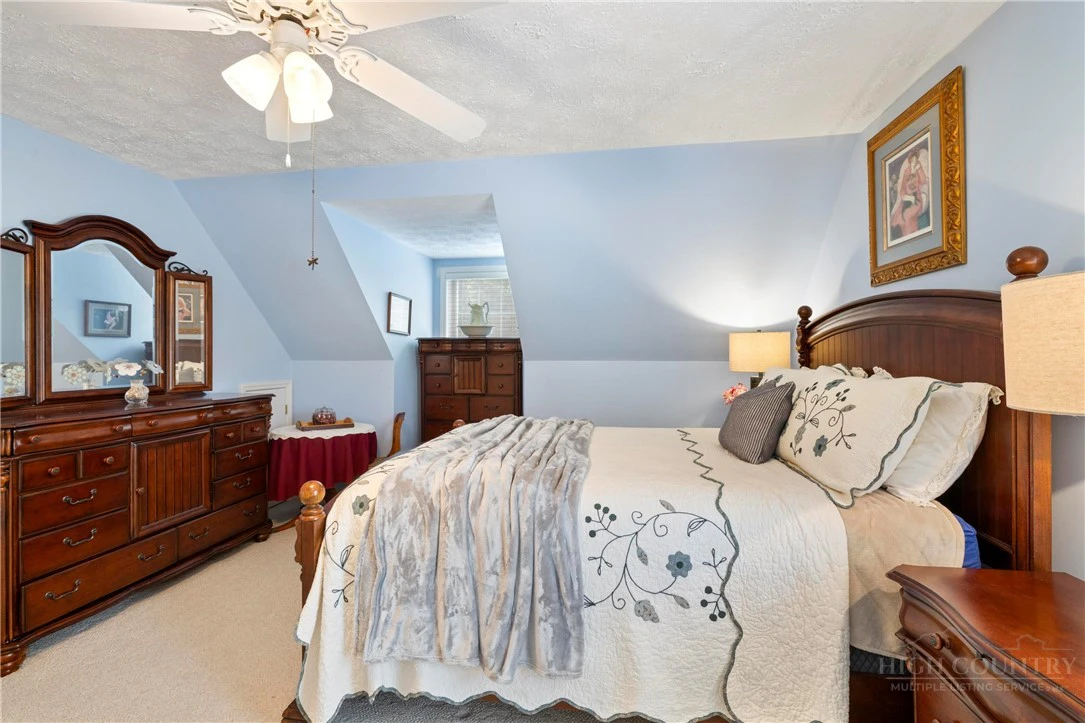 Image number 3 for the current listing