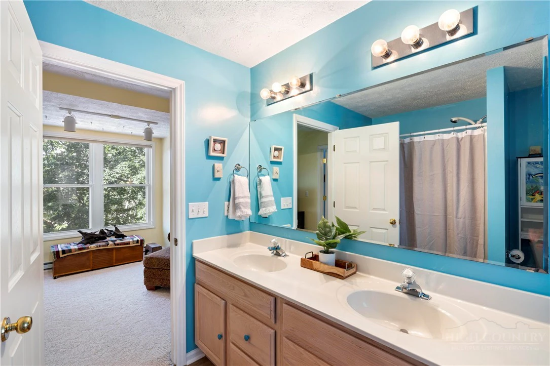 Image number 5 for the current listing