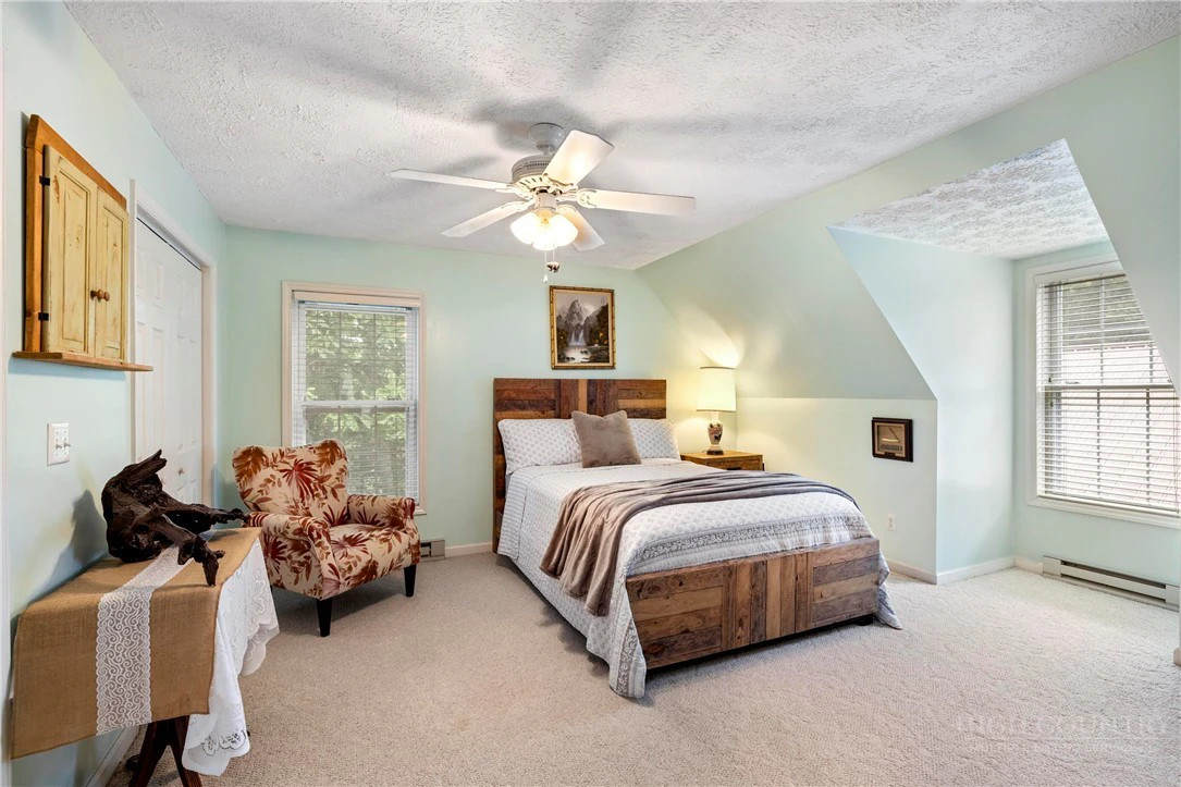 Image number 6 for the current listing