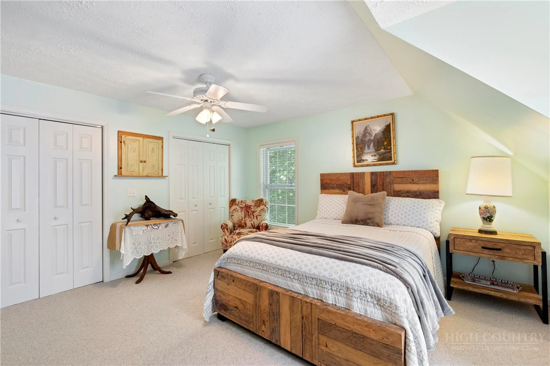 Image number 7 for the current listing