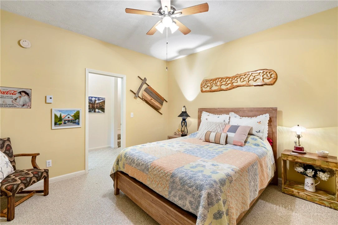 Image number 10 for the current listing