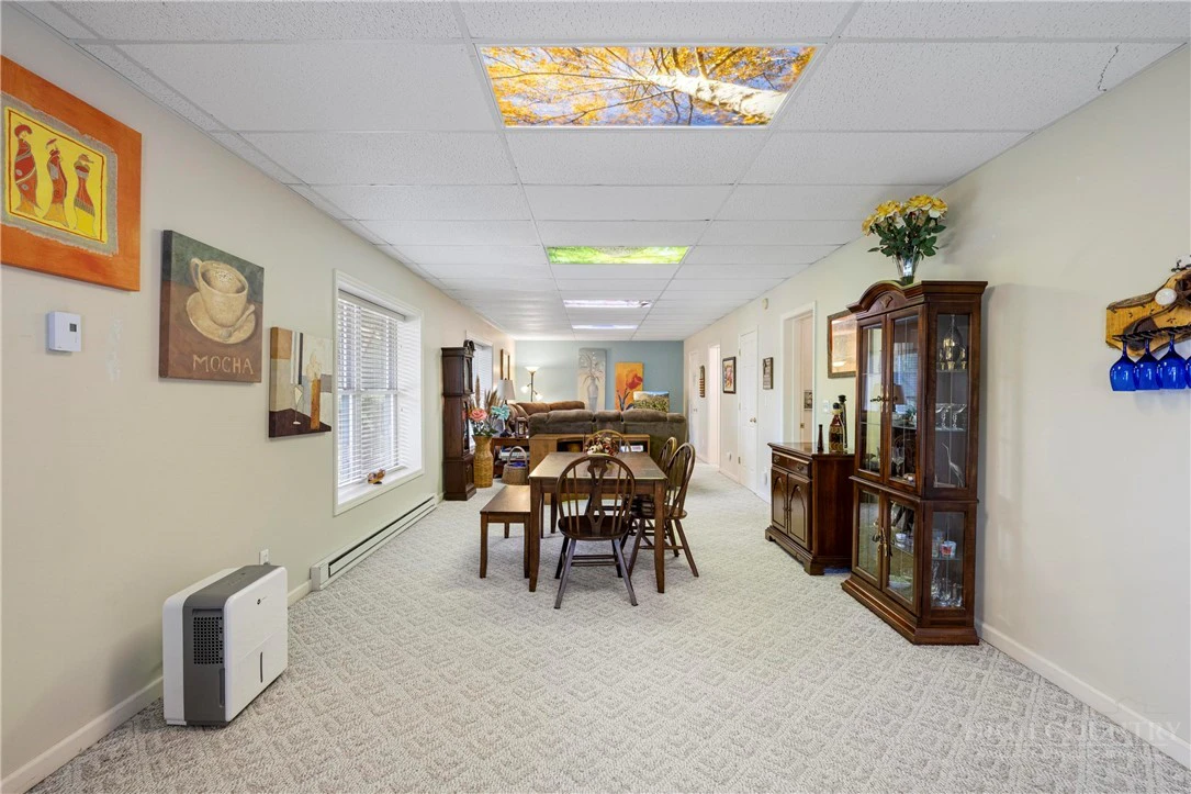 Image number 13 for the current listing