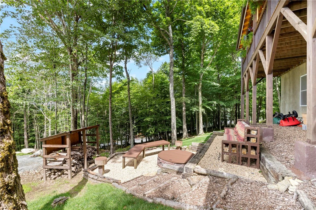 Image number 15 for the current listing