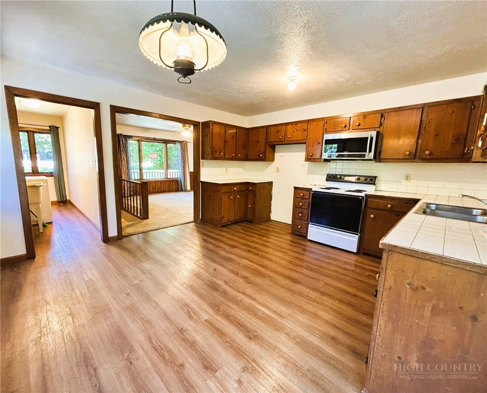 Image number 5 for the current listing