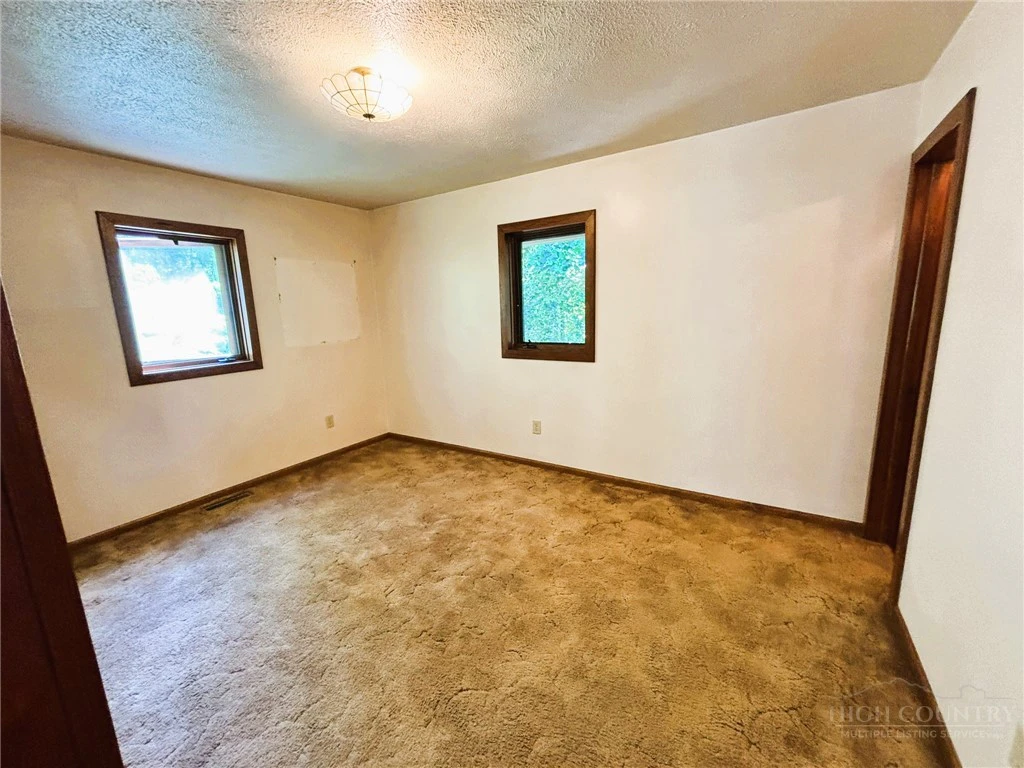 Image number 11 for the current listing