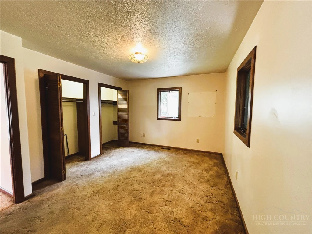 Image number 12 for the current listing