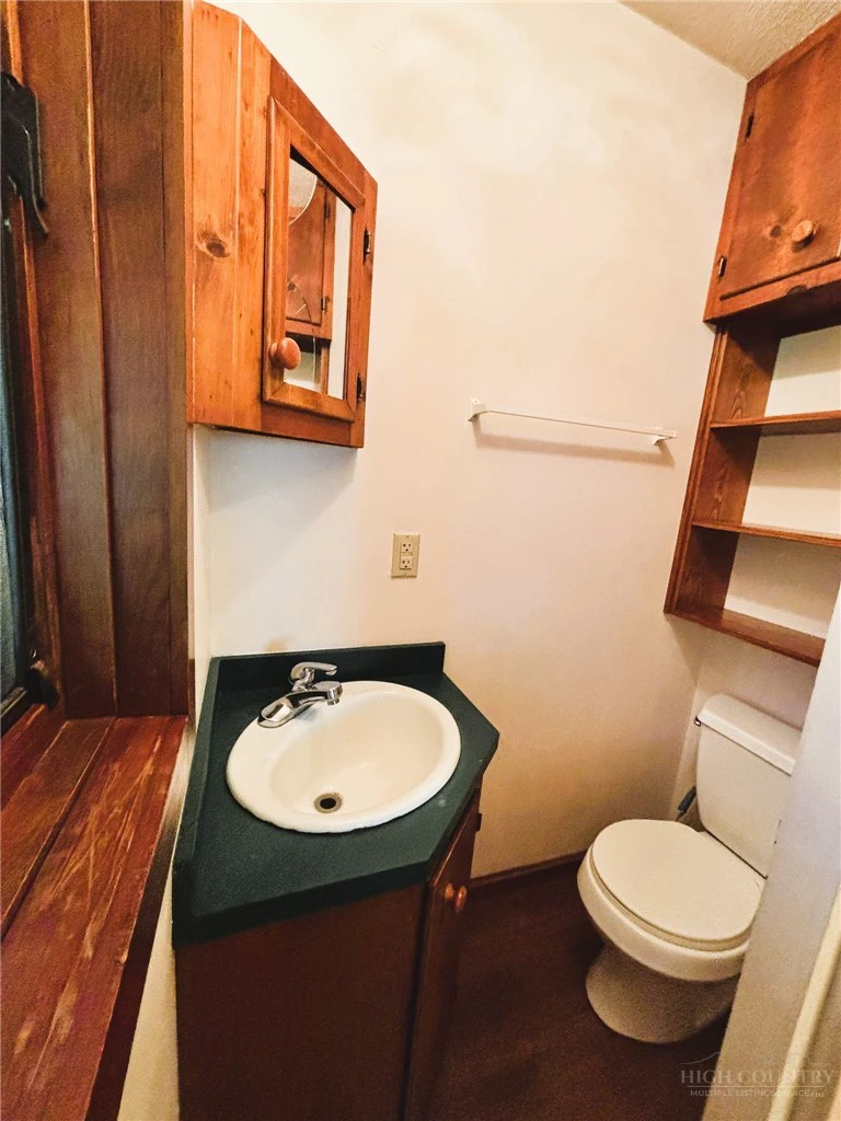 Image number 14 for the current listing