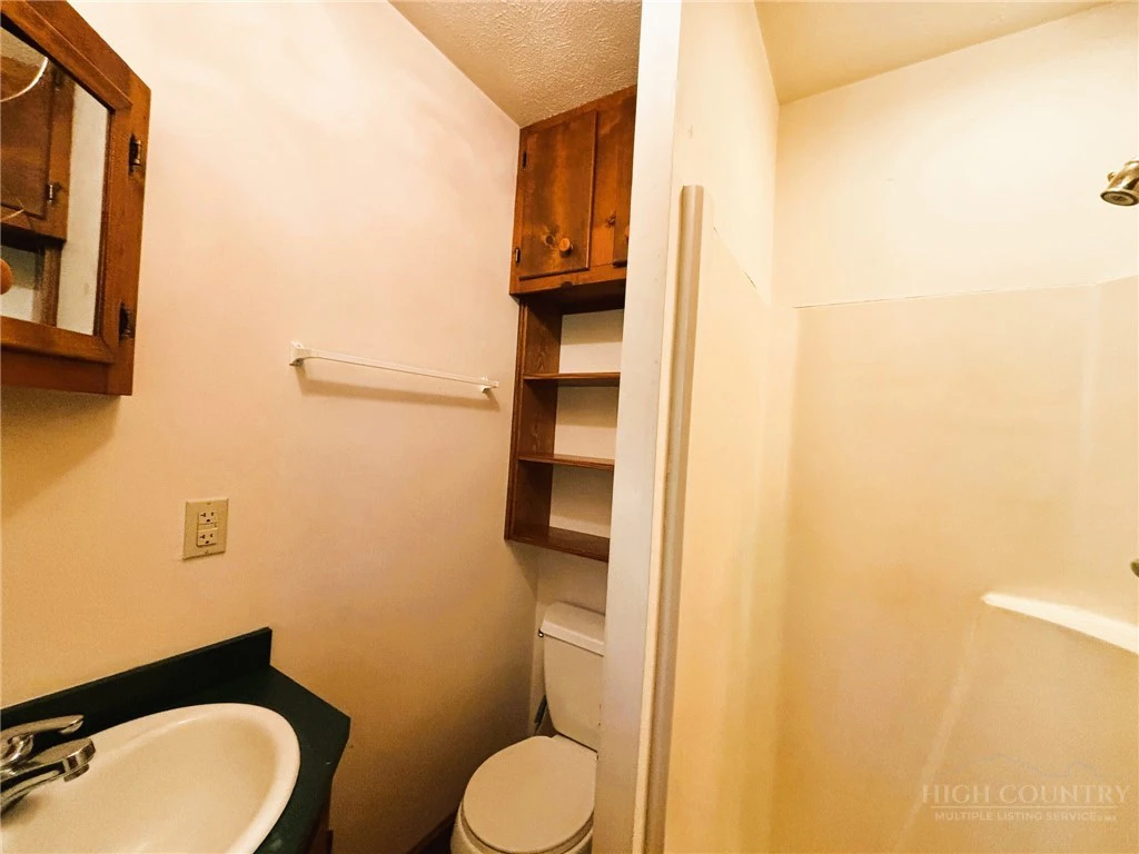 Image number 15 for the current listing